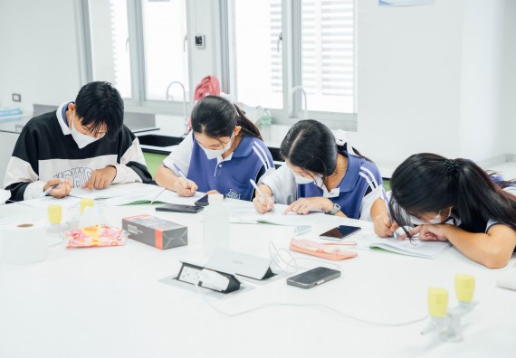 ภาพกิจกรรม    คณะวิทยาศาสตร์และเทคโนโลยี มหาวิทยาลัยราชภัฏกำแพงเพชร ร่วมกับโรงเรียนผดุงปัญญา จัดค่ายวิทยาศาสตร์  และค่ายเทคนิคปลอดเชื้อ