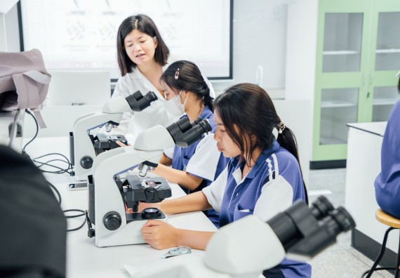 ภาพกิจกรรม    คณะวิทยาศาสตร์และเทคโนโลยี มหาวิทยาลัยราชภัฏกำแพงเพชร ร่วมกับโรงเรียนผดุงปัญญา จัดค่ายวิทยาศาสตร์  และค่ายเทคนิคปลอดเชื้อ