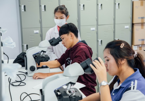 ภาพกิจกรรม    คณะวิทยาศาสตร์และเทคโนโลยี มหาวิทยาลัยราชภัฏกำแพงเพชร ร่วมกับโรงเรียนผดุงปัญญา จัดค่ายวิทยาศาสตร์  และค่ายเทคนิคปลอดเชื้อ