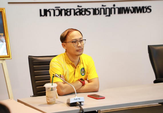 ภาพกิจกรรม  คณบดี ผู้บริหาร พบนักศึกษา ในการประชุมสโมสรนักศึกษา หัวหน้าห้องทุกหมู่เรียนชั้นปีที่ 1-4