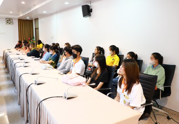 ภาพกิจกรรม  คณบดี ผู้บริหาร พบนักศึกษา ในการประชุมสโมสรนักศึกษา หัวหน้าห้องทุกหมู่เรียนชั้นปีที่ 1-4