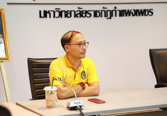 ภาพกิจกรรม  คณบดี ผู้บริหาร พบนักศึกษา ในการประชุมสโมสรนักศึกษา หัวหน้าห้องทุกหมู่เรียนชั้นปีที่ 1-4