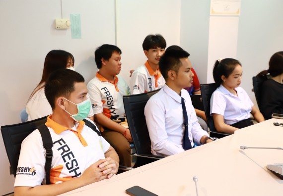 ภาพกิจกรรม  คณบดี ผู้บริหาร พบนักศึกษา ในการประชุมสโมสรนักศึกษา หัวหน้าห้องทุกหมู่เรียนชั้นปีที่ 1-4