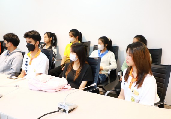 ภาพกิจกรรม  คณบดี ผู้บริหาร พบนักศึกษา ในการประชุมสโมสรนักศึกษา หัวหน้าห้องทุกหมู่เรียนชั้นปีที่ 1-4