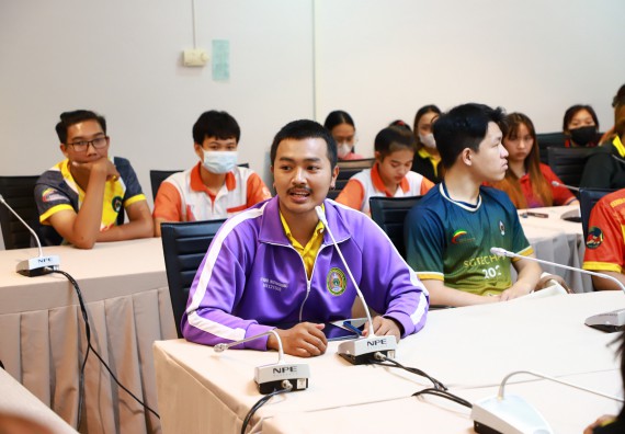 ภาพกิจกรรม  คณบดี ผู้บริหาร พบนักศึกษา ในการประชุมสโมสรนักศึกษา หัวหน้าห้องทุกหมู่เรียนชั้นปีที่ 1-4