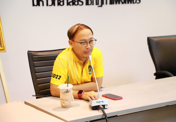 ภาพกิจกรรม  คณบดี ผู้บริหาร พบนักศึกษา ในการประชุมสโมสรนักศึกษา หัวหน้าห้องทุกหมู่เรียนชั้นปีที่ 1-4