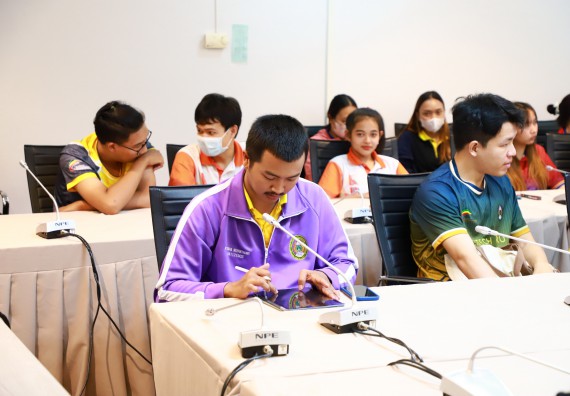 ภาพกิจกรรม  คณบดี ผู้บริหาร พบนักศึกษา ในการประชุมสโมสรนักศึกษา หัวหน้าห้องทุกหมู่เรียนชั้นปีที่ 1-4