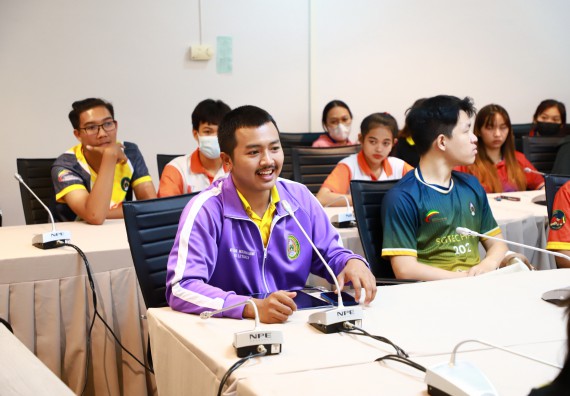 ภาพกิจกรรม  คณบดี ผู้บริหาร พบนักศึกษา ในการประชุมสโมสรนักศึกษา หัวหน้าห้องทุกหมู่เรียนชั้นปีที่ 1-4