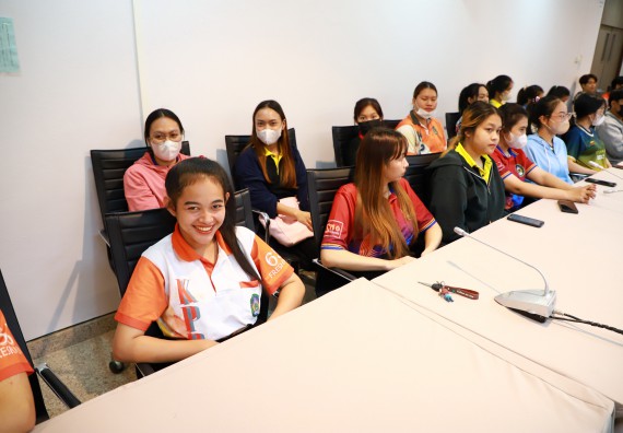 ภาพกิจกรรม  คณบดี ผู้บริหาร พบนักศึกษา ในการประชุมสโมสรนักศึกษา หัวหน้าห้องทุกหมู่เรียนชั้นปีที่ 1-4