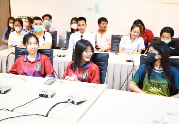 ภาพกิจกรรม  คณบดี ผู้บริหาร พบนักศึกษา ในการประชุมสโมสรนักศึกษา หัวหน้าห้องทุกหมู่เรียนชั้นปีที่ 1-4