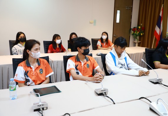 ภาพกิจกรรม  คณบดี ผู้บริหาร พบนักศึกษา ในการประชุมสโมสรนักศึกษา หัวหน้าห้องทุกหมู่เรียนชั้นปีที่ 1-4