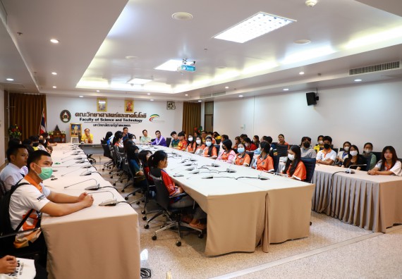 ภาพกิจกรรม  คณบดี ผู้บริหาร พบนักศึกษา ในการประชุมสโมสรนักศึกษา หัวหน้าห้องทุกหมู่เรียนชั้นปีที่ 1-4