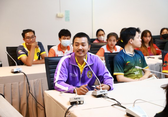 ภาพกิจกรรม  คณบดี ผู้บริหาร พบนักศึกษา ในการประชุมสโมสรนักศึกษา หัวหน้าห้องทุกหมู่เรียนชั้นปีที่ 1-4