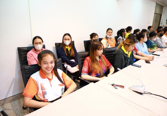 ภาพกิจกรรม  คณบดี ผู้บริหาร พบนักศึกษา ในการประชุมสโมสรนักศึกษา หัวหน้าห้องทุกหมู่เรียนชั้นปีที่ 1-4