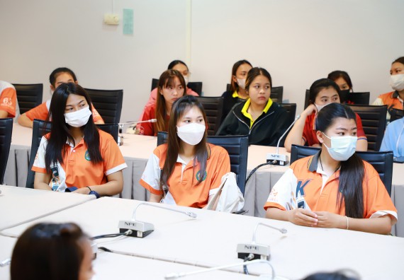 ภาพกิจกรรม  คณบดี ผู้บริหาร พบนักศึกษา ในการประชุมสโมสรนักศึกษา หัวหน้าห้องทุกหมู่เรียนชั้นปีที่ 1-4