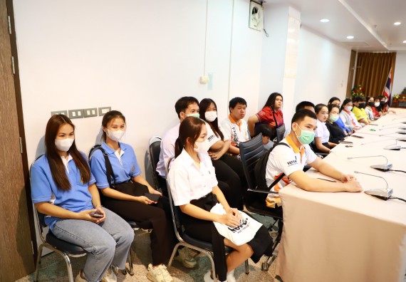 ภาพกิจกรรม  คณบดี ผู้บริหาร พบนักศึกษา ในการประชุมสโมสรนักศึกษา หัวหน้าห้องทุกหมู่เรียนชั้นปีที่ 1-4