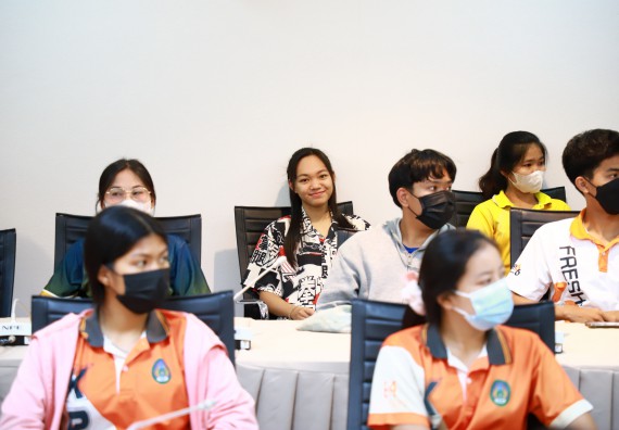 ภาพกิจกรรม  คณบดี ผู้บริหาร พบนักศึกษา ในการประชุมสโมสรนักศึกษา หัวหน้าห้องทุกหมู่เรียนชั้นปีที่ 1-4