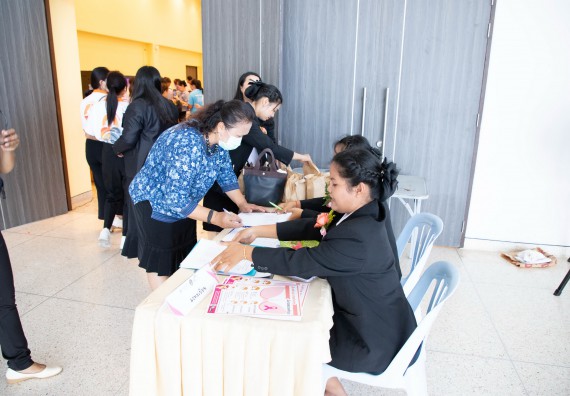 ภาพกิจกรรม  คณะวิทยาศาสตร์และเทคโนโลยี มหาวิทยาลัยราชภัฏกำแพงเพชร ร่วมกับ มูลนิธิถันยรักษ์ในพระราชนูปถัมภ์สมเด็จพระศรีนครินทราบรมราชชนนี (สมเด็จย่า) จัดกิจกรรมสัมมนาวิชาการ เนื่องในวันมะเร็งเต้านมสากล