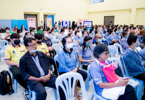 ภาพกิจกรรม  คณะวิทยาศาสตร์และเทคโนโลยี มหาวิทยาลัยราชภัฏกำแพงเพชร ร่วมกับ มูลนิธิถันยรักษ์ในพระราชนูปถัมภ์สมเด็จพระศรีนครินทราบรมราชชนนี (สมเด็จย่า) จัดกิจกรรมสัมมนาวิชาการ เนื่องในวันมะเร็งเต้านมสากล