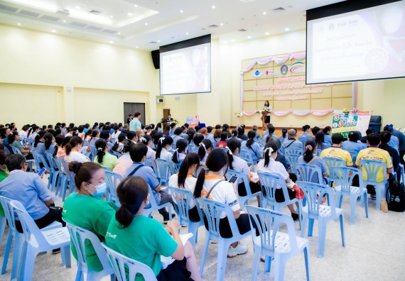 ภาพกิจกรรม  คณะวิทยาศาสตร์และเทคโนโลยี มหาวิทยาลัยราชภัฏกำแพงเพชร ร่วมกับ มูลนิธิถันยรักษ์ในพระราชนูปถัมภ์สมเด็จพระศรีนครินทราบรมราชชนนี (สมเด็จย่า) จัดกิจกรรมสัมมนาวิชาการ เนื่องในวันมะเร็งเต้านมสากล