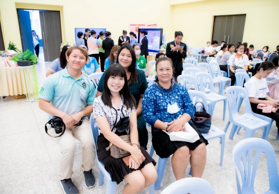 ภาพกิจกรรม  คณะวิทยาศาสตร์และเทคโนโลยี มหาวิทยาลัยราชภัฏกำแพงเพชร ร่วมกับ มูลนิธิถันยรักษ์ในพระราชนูปถัมภ์สมเด็จพระศรีนครินทราบรมราชชนนี (สมเด็จย่า) จัดกิจกรรมสัมมนาวิชาการ เนื่องในวันมะเร็งเต้านมสากล