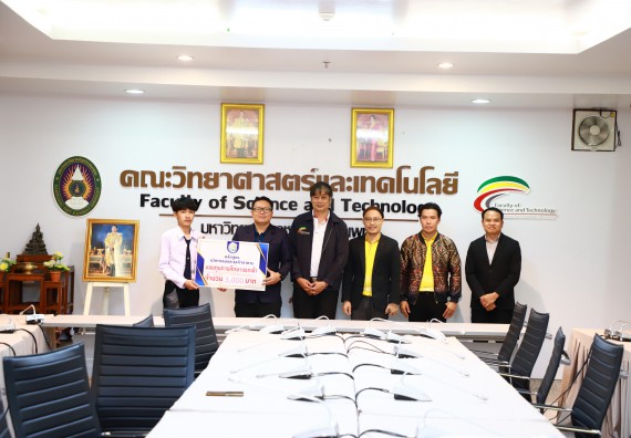 ภาพกิจกรรม  หลักสูตรนวัตกรรมและธุรกิจอาหาร คณะวิทยาศาสตร์และเทคโนโลยีมอบทุนการศึกษาแรกเข้าแก่นักศึกษาของหลักสูตร