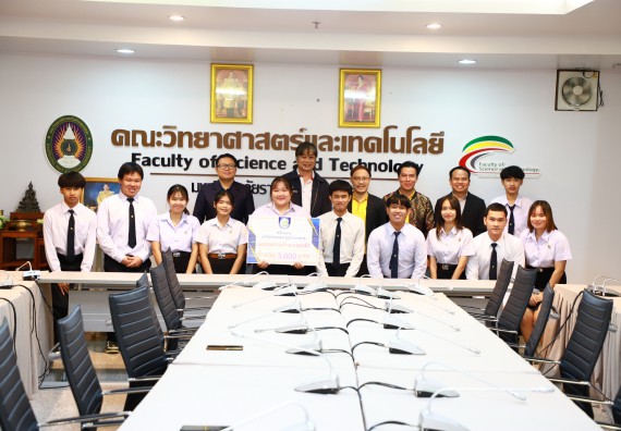 ภาพกิจกรรม  หลักสูตรนวัตกรรมและธุรกิจอาหาร คณะวิทยาศาสตร์และเทคโนโลยีมอบทุนการศึกษาแรกเข้าแก่นักศึกษาของหลักสูตร