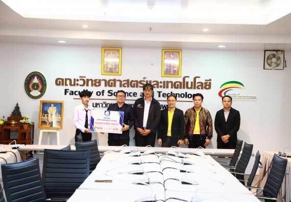 ภาพกิจกรรม  หลักสูตรนวัตกรรมและธุรกิจอาหาร คณะวิทยาศาสตร์และเทคโนโลยีมอบทุนการศึกษาแรกเข้าแก่นักศึกษาของหลักสูตร