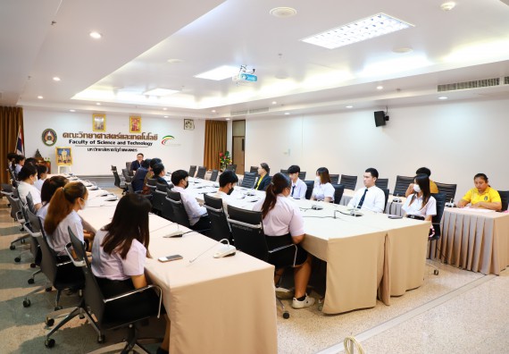 ภาพกิจกรรม  หลักสูตรนวัตกรรมและธุรกิจอาหาร คณะวิทยาศาสตร์และเทคโนโลยีมอบทุนการศึกษาแรกเข้าแก่นักศึกษาของหลักสูตร