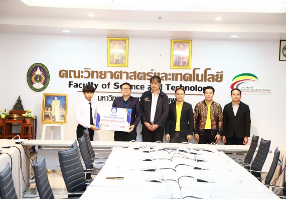 ภาพกิจกรรม  หลักสูตรนวัตกรรมและธุรกิจอาหาร คณะวิทยาศาสตร์และเทคโนโลยีมอบทุนการศึกษาแรกเข้าแก่นักศึกษาของหลักสูตร