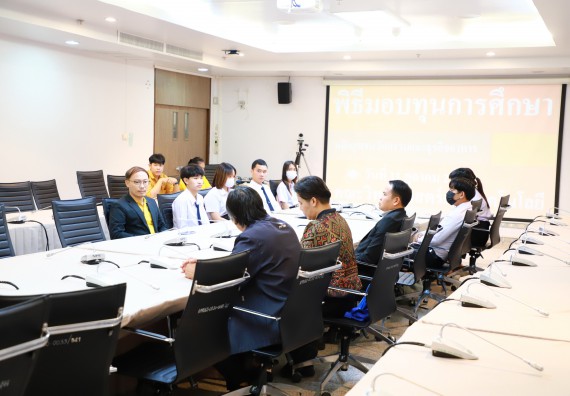 ภาพกิจกรรม  หลักสูตรนวัตกรรมและธุรกิจอาหาร คณะวิทยาศาสตร์และเทคโนโลยีมอบทุนการศึกษาแรกเข้าแก่นักศึกษาของหลักสูตร