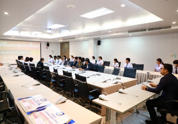 ภาพกิจกรรม  หลักสูตรนวัตกรรมและธุรกิจอาหาร คณะวิทยาศาสตร์และเทคโนโลยีมอบทุนการศึกษาแรกเข้าแก่นักศึกษาของหลักสูตร