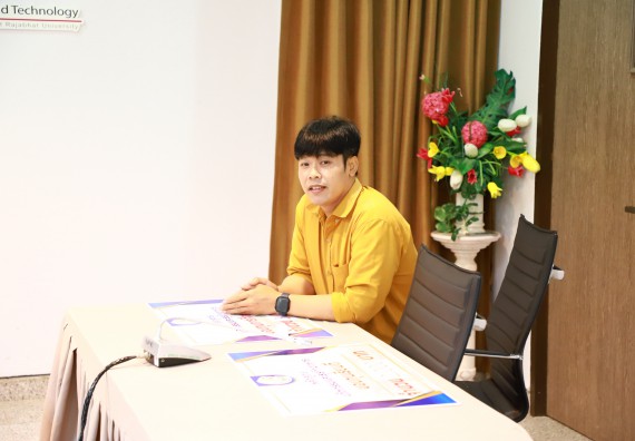 ภาพกิจกรรม  หลักสูตรนวัตกรรมและธุรกิจอาหาร คณะวิทยาศาสตร์และเทคโนโลยีมอบทุนการศึกษาแรกเข้าแก่นักศึกษาของหลักสูตร