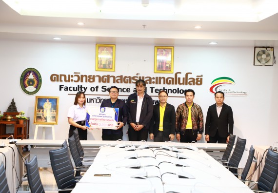 ภาพกิจกรรม  หลักสูตรนวัตกรรมและธุรกิจอาหาร คณะวิทยาศาสตร์และเทคโนโลยีมอบทุนการศึกษาแรกเข้าแก่นักศึกษาของหลักสูตร