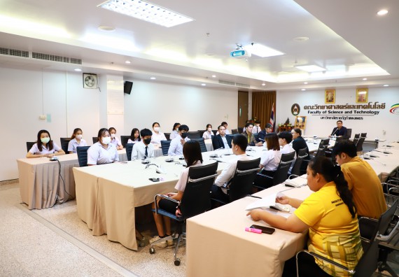 ภาพกิจกรรม  หลักสูตรนวัตกรรมและธุรกิจอาหาร คณะวิทยาศาสตร์และเทคโนโลยีมอบทุนการศึกษาแรกเข้าแก่นักศึกษาของหลักสูตร