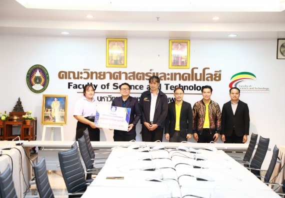 ภาพกิจกรรม  หลักสูตรนวัตกรรมและธุรกิจอาหาร คณะวิทยาศาสตร์และเทคโนโลยีมอบทุนการศึกษาแรกเข้าแก่นักศึกษาของหลักสูตร