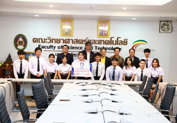 ภาพกิจกรรม  หลักสูตรนวัตกรรมและธุรกิจอาหาร คณะวิทยาศาสตร์และเทคโนโลยีมอบทุนการศึกษาแรกเข้าแก่นักศึกษาของหลักสูตร