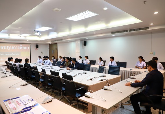 ภาพกิจกรรม  หลักสูตรนวัตกรรมและธุรกิจอาหาร คณะวิทยาศาสตร์และเทคโนโลยีมอบทุนการศึกษาแรกเข้าแก่นักศึกษาของหลักสูตร