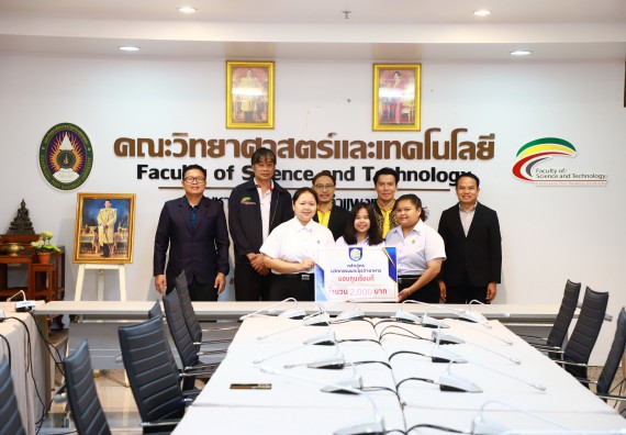 ภาพกิจกรรม  หลักสูตรนวัตกรรมและธุรกิจอาหาร คณะวิทยาศาสตร์และเทคโนโลยีมอบทุนการศึกษาแรกเข้าแก่นักศึกษาของหลักสูตร