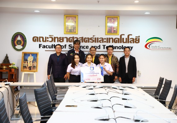 ภาพกิจกรรม  หลักสูตรนวัตกรรมและธุรกิจอาหาร คณะวิทยาศาสตร์และเทคโนโลยีมอบทุนการศึกษาแรกเข้าแก่นักศึกษาของหลักสูตร