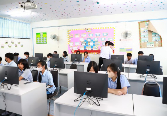 คณะวิทยาศาสตร์และเทคโนโลยี จัดค่ายวิทยาศาสตร์สัญจร ปีการศึกษา 2566 โรงเรียนมัธยมพัชรกิติยาภา 2 กำแพงเพชร