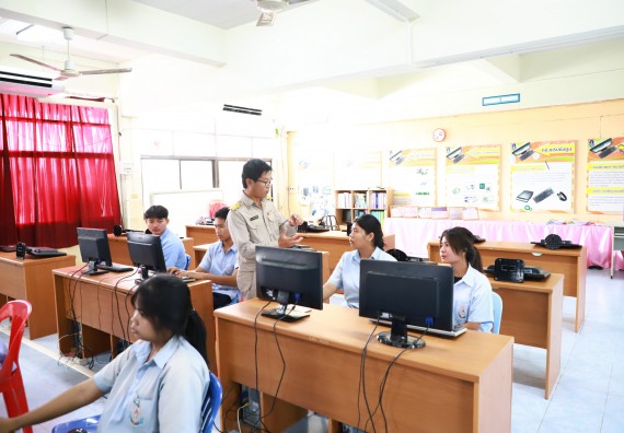 คณะวิทยาศาสตร์และเทคโนโลยี จัดค่ายวิทยาศาสตร์สัญจร ปีการศึกษา 2566 โรงเรียนมัธยมพัชรกิติยาภา 2 กำแพงเพชร