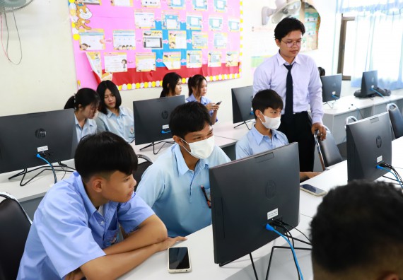 คณะวิทยาศาสตร์และเทคโนโลยี จัดค่ายวิทยาศาสตร์สัญจร ปีการศึกษา 2566 โรงเรียนมัธยมพัชรกิติยาภา 2 กำแพงเพชร