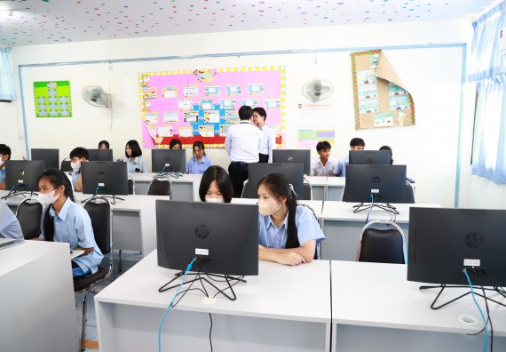 คณะวิทยาศาสตร์และเทคโนโลยี จัดค่ายวิทยาศาสตร์สัญจร ปีการศึกษา 2566 โรงเรียนมัธยมพัชรกิติยาภา 2 กำแพงเพชร