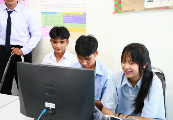 คณะวิทยาศาสตร์และเทคโนโลยี จัดค่ายวิทยาศาสตร์สัญจร ปีการศึกษา 2566 โรงเรียนมัธยมพัชรกิติยาภา 2 กำแพงเพชร