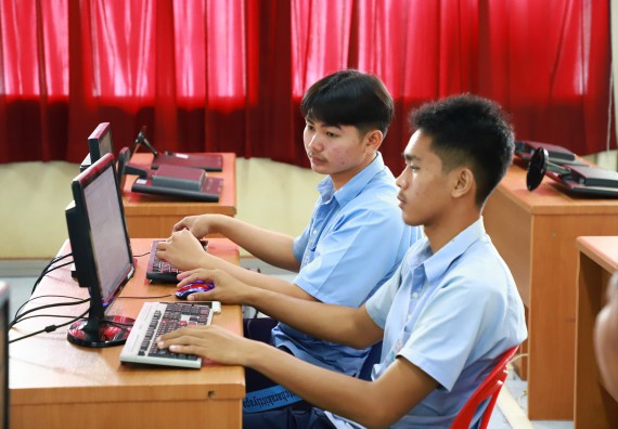 คณะวิทยาศาสตร์และเทคโนโลยี จัดค่ายวิทยาศาสตร์สัญจร ปีการศึกษา 2566 โรงเรียนมัธยมพัชรกิติยาภา 2 กำแพงเพชร