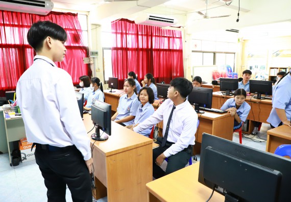 คณะวิทยาศาสตร์และเทคโนโลยี จัดค่ายวิทยาศาสตร์สัญจร ปีการศึกษา 2566 โรงเรียนมัธยมพัชรกิติยาภา 2 กำแพงเพชร