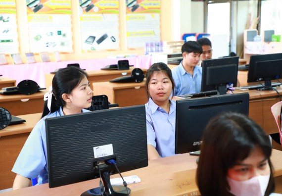 คณะวิทยาศาสตร์และเทคโนโลยี จัดค่ายวิทยาศาสตร์สัญจร ปีการศึกษา 2566 โรงเรียนมัธยมพัชรกิติยาภา 2 กำแพงเพชร