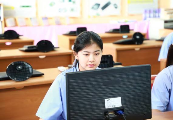 คณะวิทยาศาสตร์และเทคโนโลยี จัดค่ายวิทยาศาสตร์สัญจร ปีการศึกษา 2566 โรงเรียนมัธยมพัชรกิติยาภา 2 กำแพงเพชร