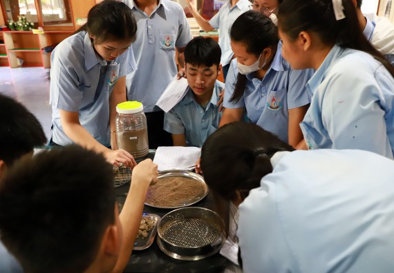 คณะวิทยาศาสตร์และเทคโนโลยี จัดค่ายวิทยาศาสตร์สัญจร ปีการศึกษา 2566 โรงเรียนมัธยมพัชรกิติยาภา 2 กำแพงเพชร